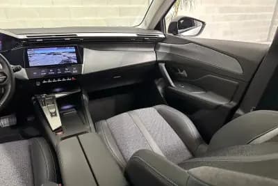 Vendo Peugeot 308 2023 - 19950 EUR, 38478 km - AUTO.MOTO.pt