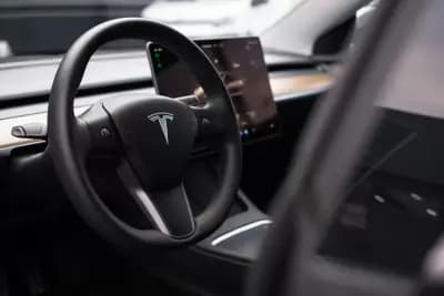 Vendo Tesla Model 3 2023 - 31999 EUR, 67000 km - AUTO.MOTO.pt