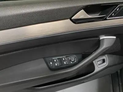 Vendo Volkswagen Passat Variant 2015 - 18950 EUR, 306000 km - AUTO.MOTO.pt