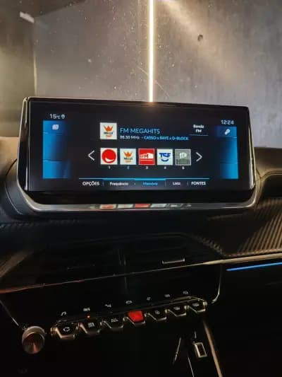 Vendo Peugeot 2008 2021 - 19750 EUR, 134592 km - AUTO.MOTO.pt