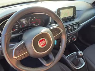 Vendo Fiat Tipo Station Wagon 2018 - 12900 EUR, 94406 km - AUTO.MOTO.pt