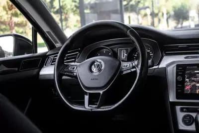 Sell Volkswagen Passat Variant 2017 - 10900 EUR, 290131 km - AUTO.MOTO.pt
