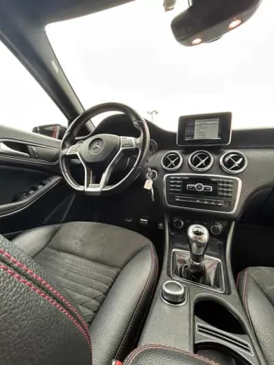Vendo Mercedes-Benz A 180 2015 - 16990 EUR, 179000 km - AUTO.MOTO.pt