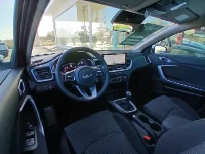 Sell Kia XCeed 2025 - 22950 EUR, 9 km - AUTO.MOTO.pt