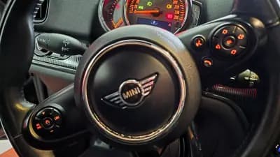 Sell MINI Countryman 2018 - 21550 EUR, 127363 km - AUTO.MOTO.pt