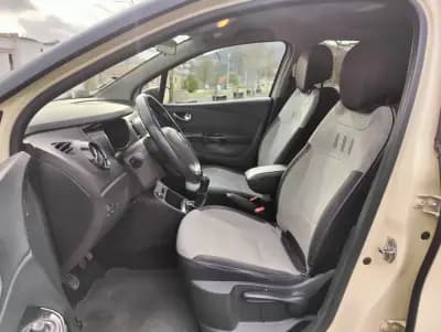 Vendo Renault Captur 2017 - 11700 EUR, 107123 km - AUTO.MOTO.pt