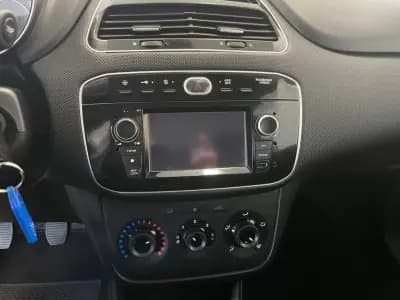 Vendo Fiat Punto 2017 - 9250 EUR, 97114 km - AUTO.MOTO.pt