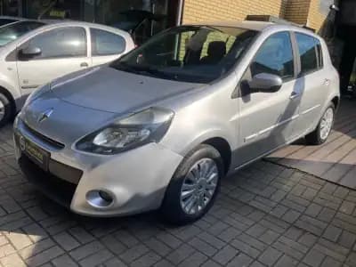 Vendo Renault Clio 2010 - 4990 EUR, 207500 km - AUTO.MOTO.pt