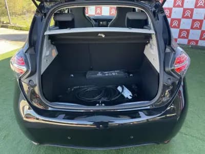 Vendo Renault Zoe 2021 - 18490 EUR, 34075 km - AUTO.MOTO.pt
