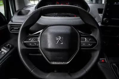 Vendo Peugeot Partner 2021 - 12990 EUR, 103902 km - AUTO.MOTO.pt