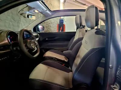 Sell Fiat 500e C 2022 - 28990 EUR, 7468 km - AUTO.MOTO.pt