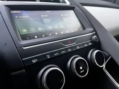 Sell Jaguar E-Pace 2018 - 29750 EUR, 77000 km - AUTO.MOTO.pt