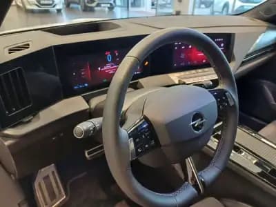 Sell Opel Astra 2023 - 31000 EUR, 11950 km - AUTO.MOTO.pt