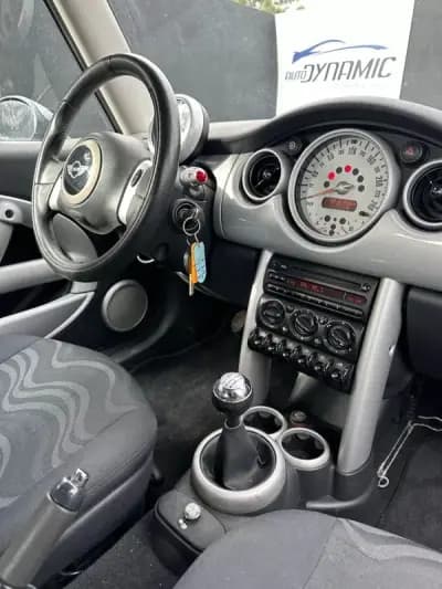 Sell MINI 2004 - 7000 EUR, 214300 km - AUTO.MOTO.pt