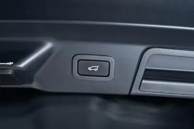 Sell Land Rover Range Rover Velar 2021 - 51950 EUR, 76000 km - AUTO.MOTO.pt