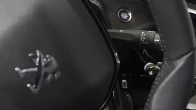 Vendo Peugeot e-208 2021 - 16350 EUR, 46000 km - AUTO.MOTO.pt