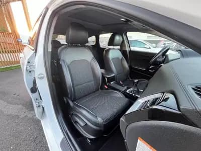 Vendo Kia Ceed SW 2020 - 18450 EUR, 180000 km - AUTO.MOTO.pt