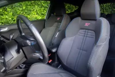 Vendo Ford Fiesta 2019 - 19900 EUR, 110400 km - AUTO.MOTO.pt