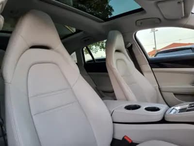 Vendo Porsche Panamera Sport Turismo 2018 - 84990 EUR, 147000 km - AUTO.MOTO.pt