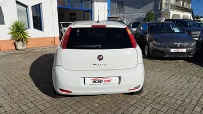 Vendo Fiat Punto 2015 - 5900 EUR, 278912 km - AUTO.MOTO.pt