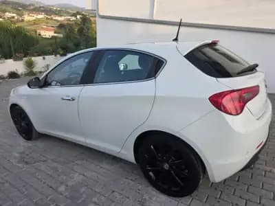 Sell Alfa Romeo Giulietta 2015 - 13500 EUR, 148000 km - AUTO.MOTO.pt