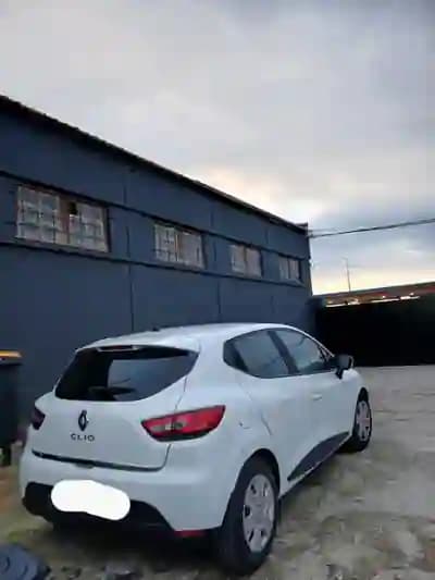 Vendo Renault Clio 2017 - 8000 EUR, 183976 km - AUTO.MOTO.pt