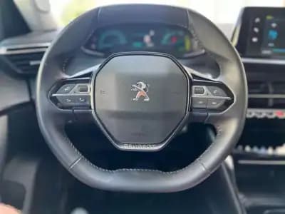 Vendo Peugeot e-2008 2022 - 21990 EUR, 30000 km - AUTO.MOTO.pt