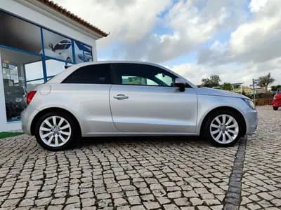 Vendo Audi A1 2010 - 11990 EUR, 196000 km - AUTO.MOTO.pt
