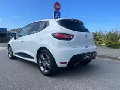 Vendo Renault Clio 2018 - 11850 EUR, 60877 km - AUTO.MOTO.pt