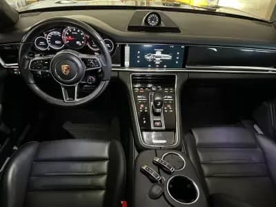 Vendo Porsche Panamera 2017 - 82499 EUR, 62500 km - AUTO.MOTO.pt