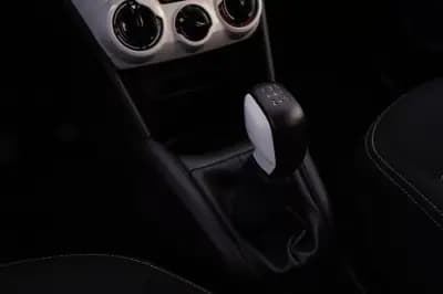 Vendo Peugeot 208 2019 - 9999 EUR, 106000 km - AUTO.MOTO.pt