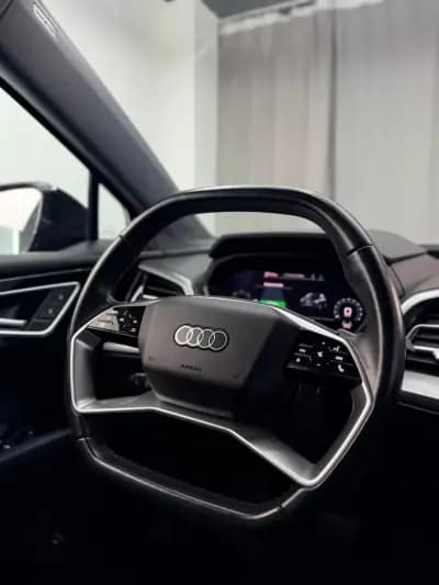 Vendo Audi Q4 e-tron 2021 - 27750 EUR, 142000 km - AUTO.MOTO.pt