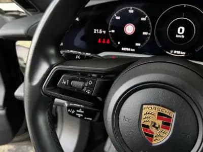 Vendo Porsche Taycan 2023 - 74990 EUR, 35900 km - AUTO.MOTO.pt