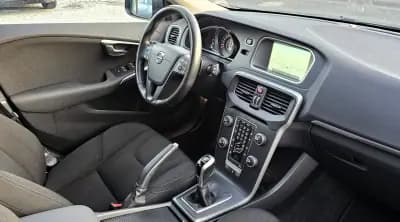 Sell Volvo V40 2016 - 16500 EUR, 79000 km - AUTO.MOTO.pt