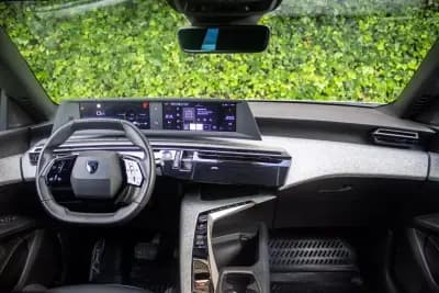 Vendo Peugeot 5008 2025 - 33500 EUR, 15000 km - AUTO.MOTO.pt