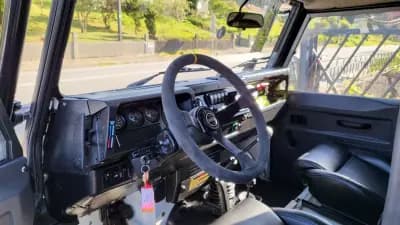 Vendo Land Rover Defender 2001 - 35000 EUR, 81787 km - AUTO.MOTO.pt