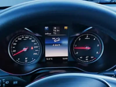 Vendo Mercedes-Benz GLC 220 2018 - 29950 EUR, 198985 km - AUTO.MOTO.pt