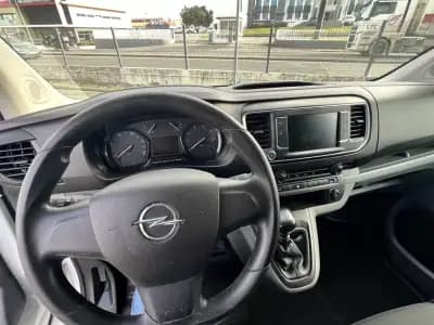 Vendo Opel Vivaro 2022 - 20990 EUR, 103818 km - AUTO.MOTO.pt