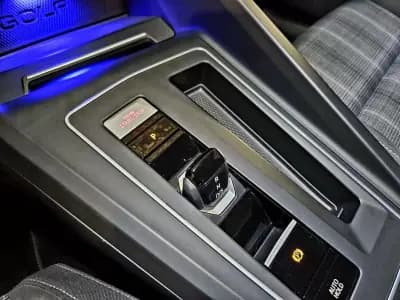 Vendo Volkswagen Golf 2021 - 36500 EUR, 60950 km - AUTO.MOTO.pt