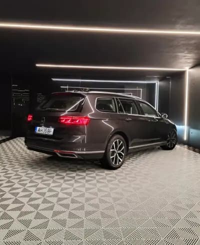Vendo Volkswagen Passat Variant 2021 - 20750 EUR, 132592 km - AUTO.MOTO.pt