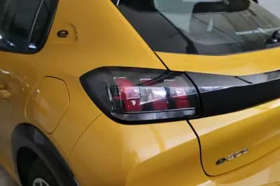 Vendo Peugeot e-208 2021 - 14350 EUR, 65000 km - AUTO.MOTO.pt