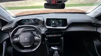 Sell Peugeot e-2008 2020 - 19990 EUR, 43800 km - AUTO.MOTO.pt