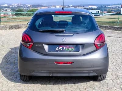 Sell Peugeot 208 2017 - 9900 EUR, 213927 km - AUTO.MOTO.pt