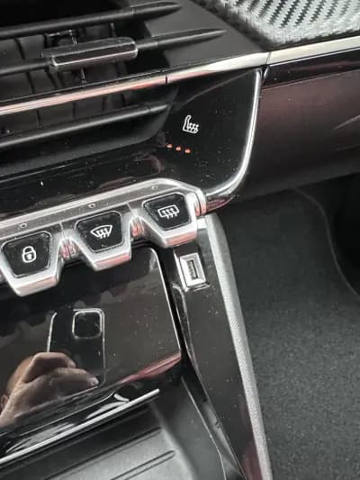 Vendo Peugeot 2008 2021 - 16900 EUR, 130000 km - AUTO.MOTO.pt