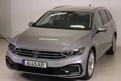 Vendo Volkswagen Passat Variant 2021 - 25990 EUR, 70682 km - AUTO.MOTO.pt