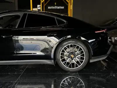 Vendo Porsche Taycan 2023 - 74990 EUR, 35900 km - AUTO.MOTO.pt