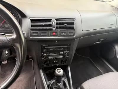 Vendo Volkswagen Golf 2001 - 3250 EUR, 147000 km - AUTO.MOTO.pt
