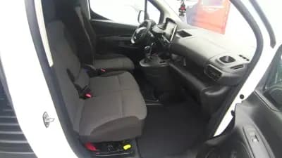 Vendo Peugeot Partner 2021 - 14750 EUR, 120590 km - AUTO.MOTO.pt