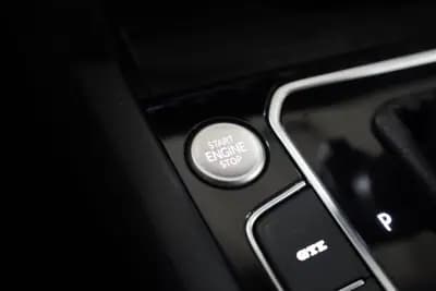 Vendo Volkswagen Passat Variant 2021 - 25990 EUR, 70682 km - AUTO.MOTO.pt