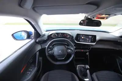 Vendo Peugeot 2008 2020 - 15990 EUR, 45500 km - AUTO.MOTO.pt